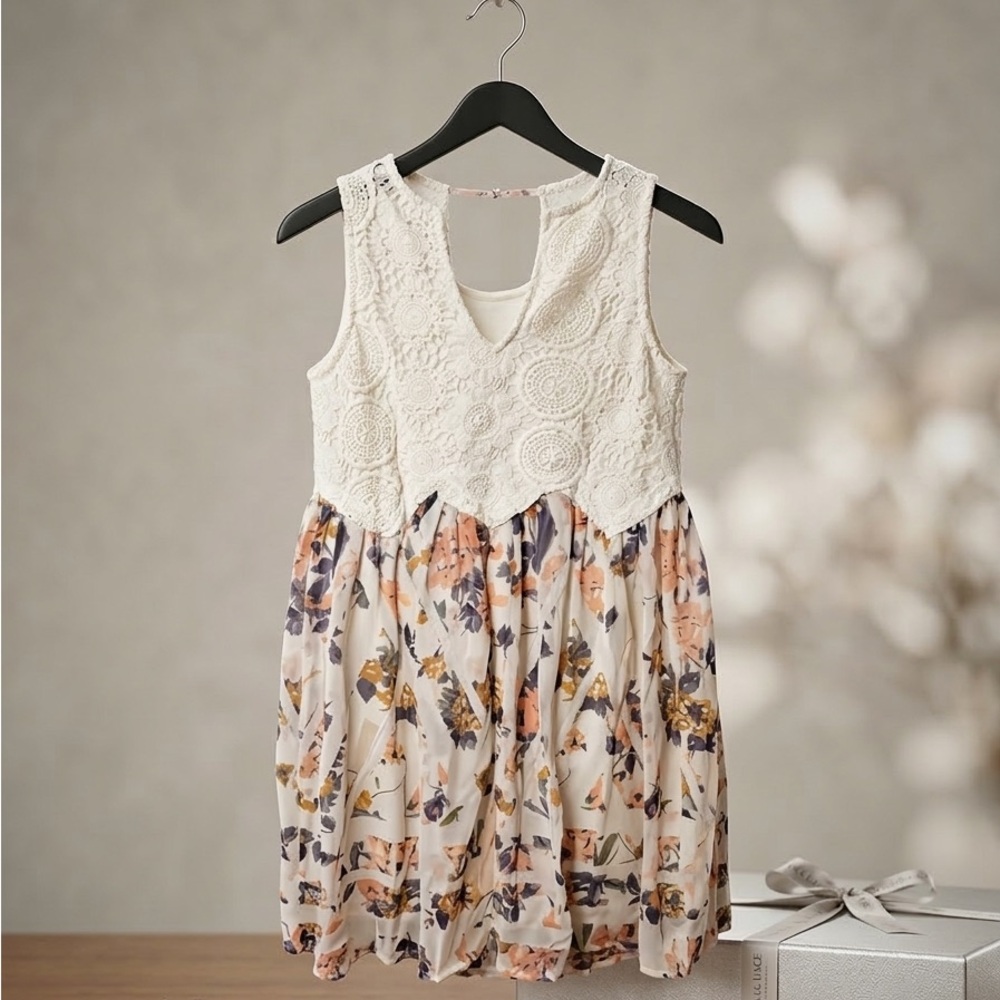 Xhilaration Cream Lace Detail Top